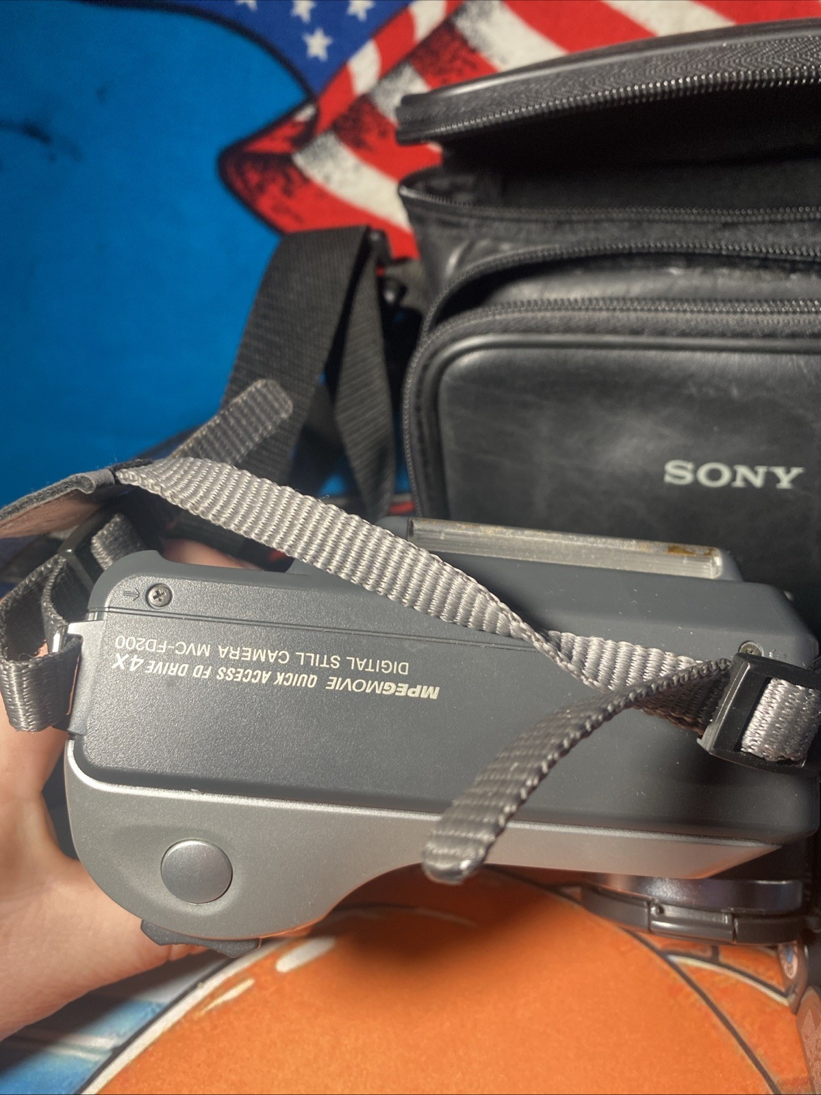 Sony Digital Camera Mavica MVC-FD200 / Mvc Fd71 Silver W Bag Untested No Charger
