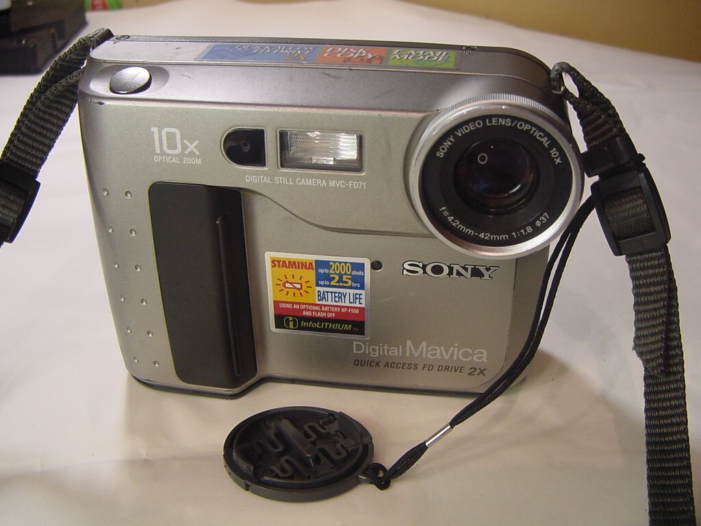 SONY DIGITAL MAVICA MVC-FD71 – TAKES FLOPPY DISCS – NO BATTERY OR CHARGER