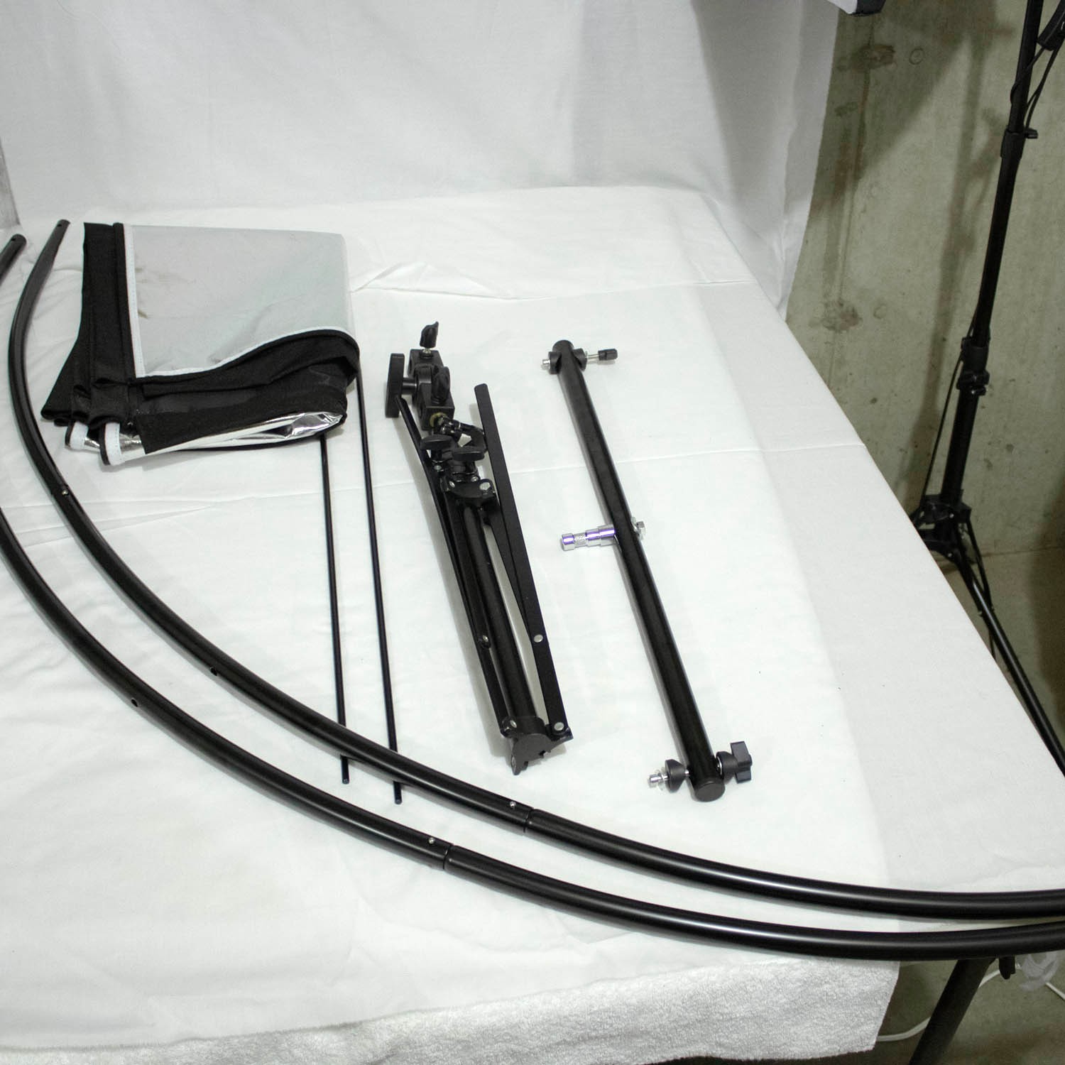 Manfrotto Light Stand with Curved Diffuser Reflector Panel Studio Photography