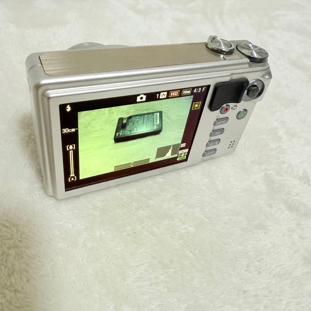 Ships Within 24 Hours. RICOH CX6 Battery With Charger (Silver)