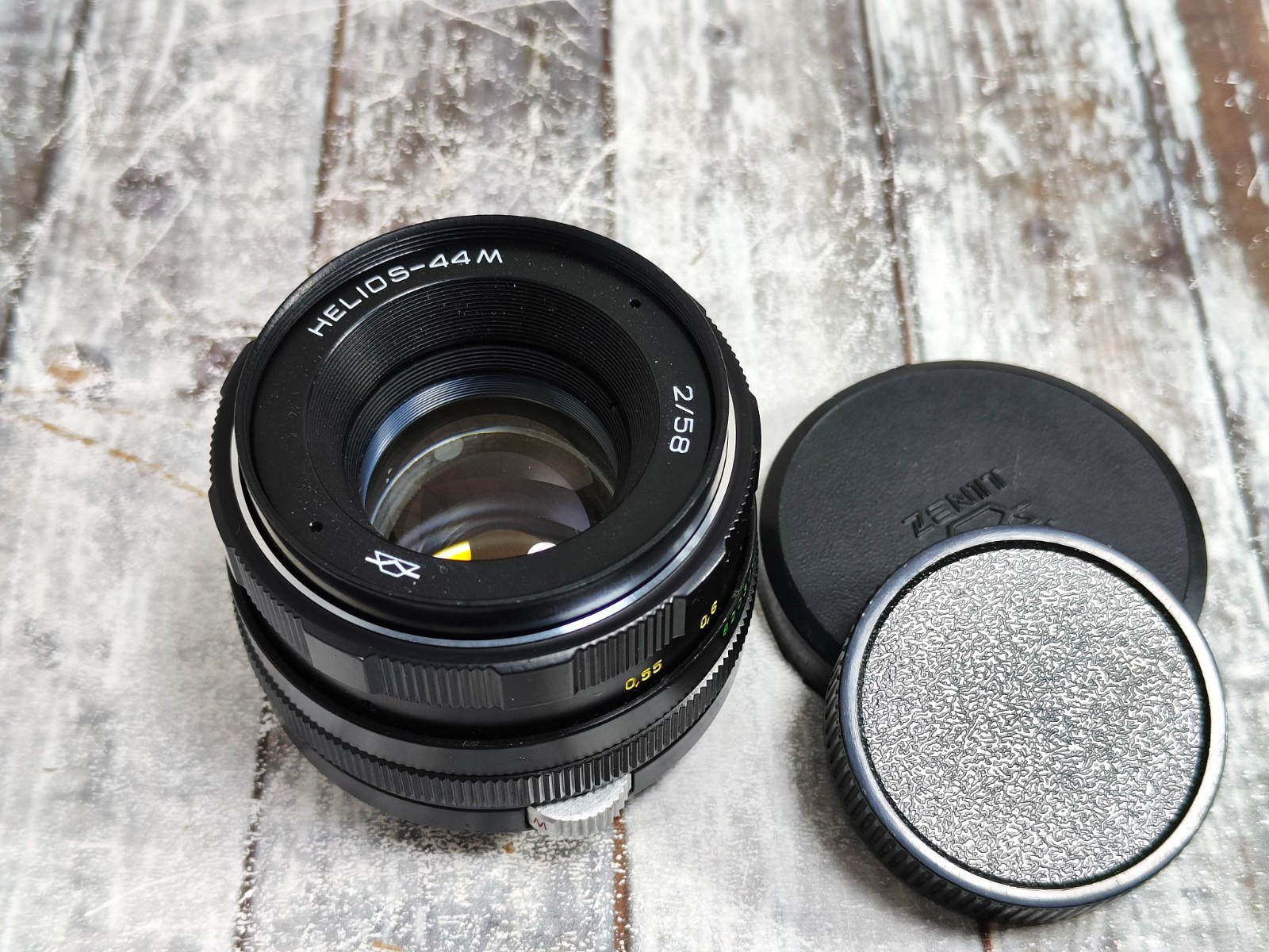 KMZ Helios 44M lens 58mm 1:2 A/M aperture fits M42 mount.