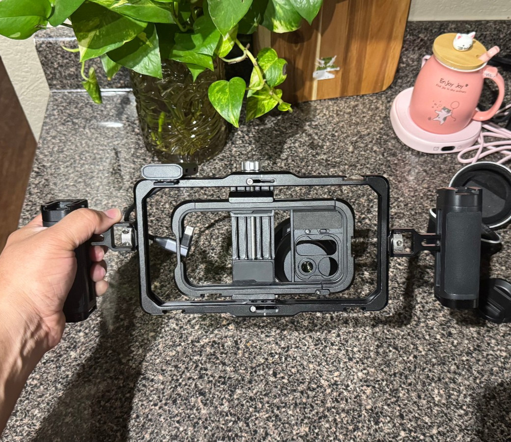 NEEWER Phone Rig w/Dual Handle, phone cage Iphone 15pro, smallrig usb hub