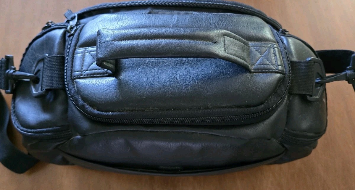 Panasonic Palmcorder Vhsc Camcorder 300x Digital 26x Zoom Lens Untested With Bag