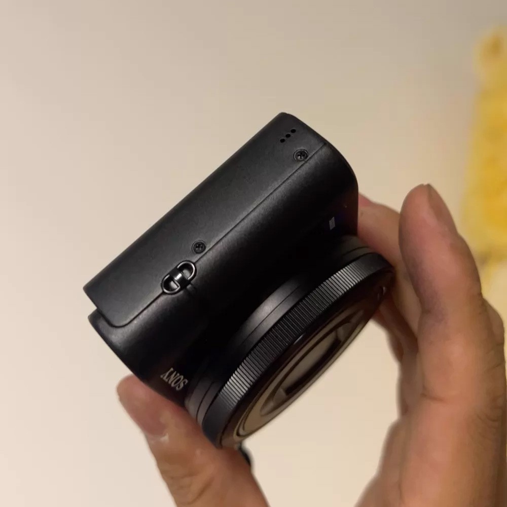 Sony RX100 Compact Digital Camera 20.2 MP 3.6x Optical Zoom Date/Time Stamp