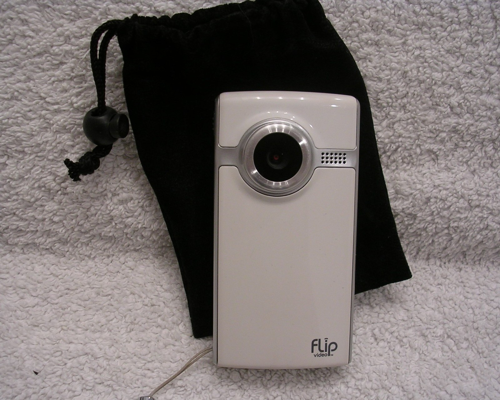 Flip Video Ultra Series 1GB Memory – 30 Minutes Video Recording – F230W Working