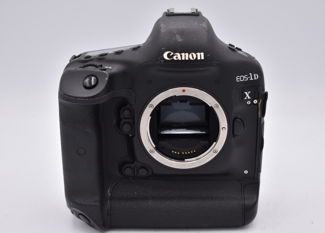 Canon EOS 1DX DSLR Camera Body {18.1MP} (For Parts and Repair)