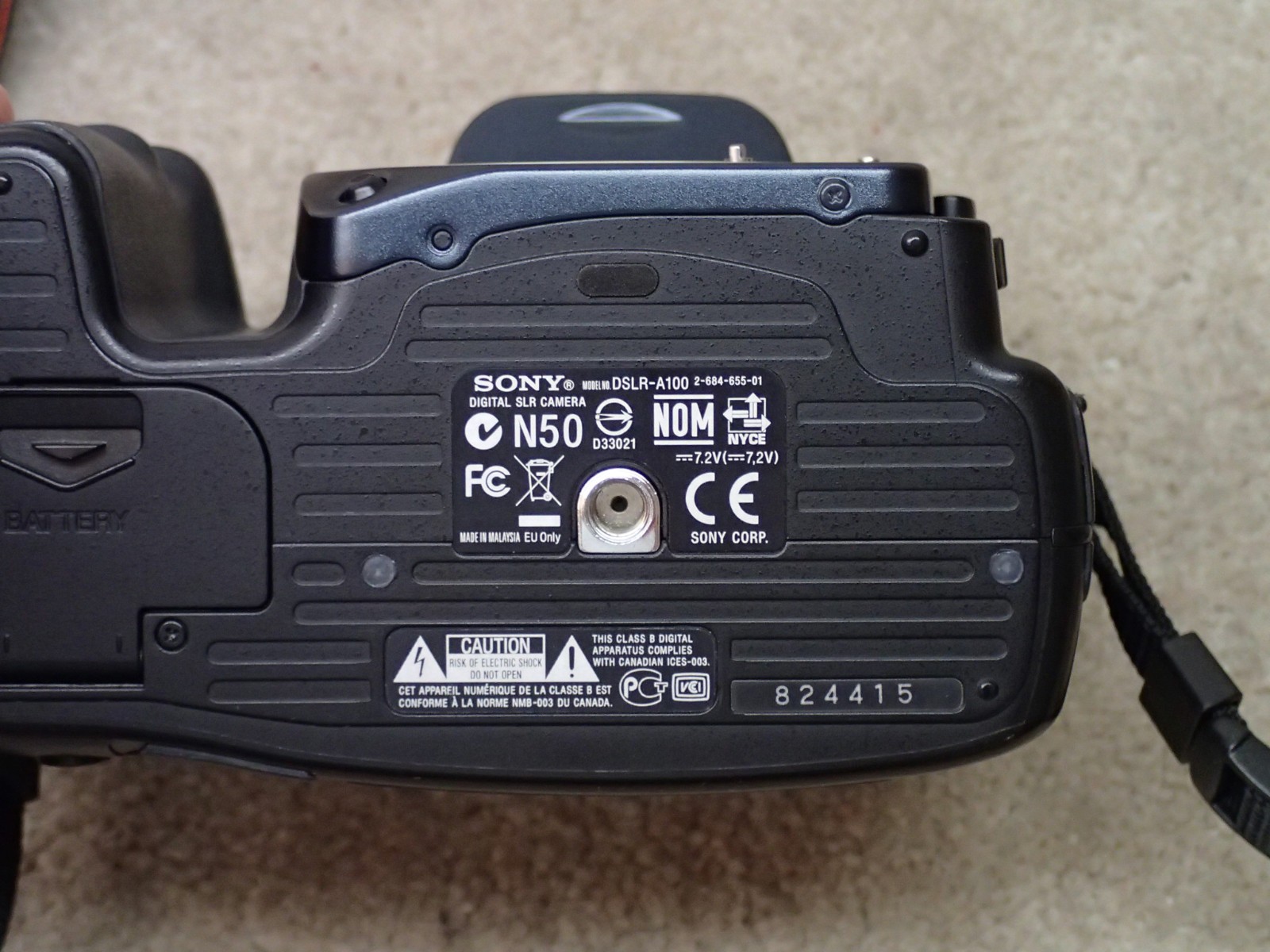 Sony DSLR A100 Digital Camera with Sony 75-300 Zoom Lens 4GB