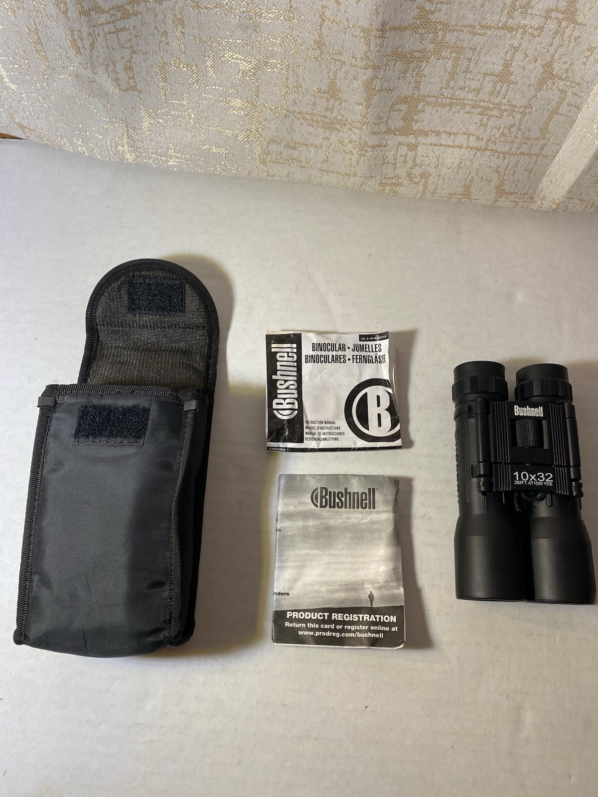 Bushnell Compact Binoculars 10×32 New with Manual and Case