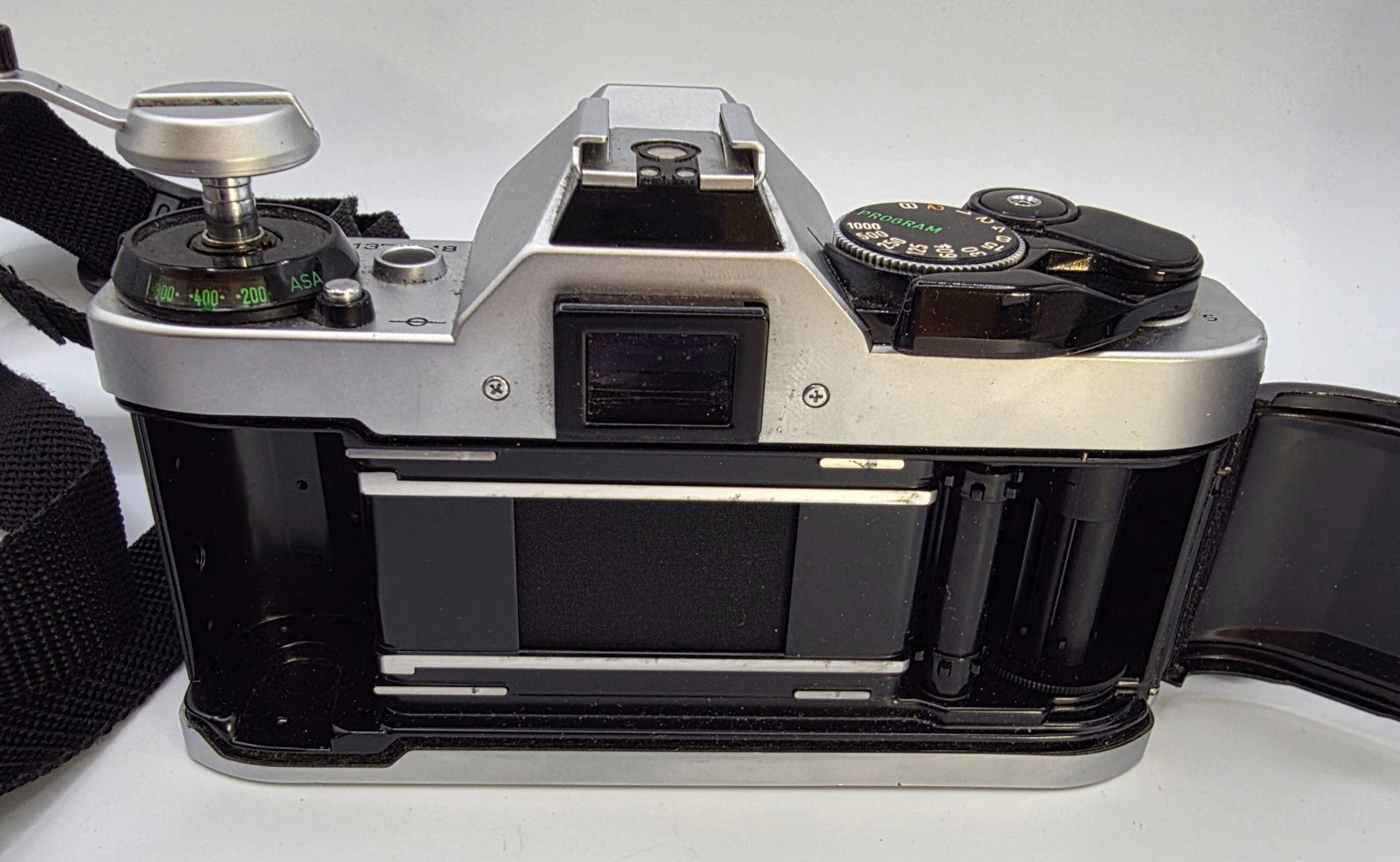 Canon AE-1 Program 35mm SLR Film Camera FD 50mm f/1.8 Lens + Battery