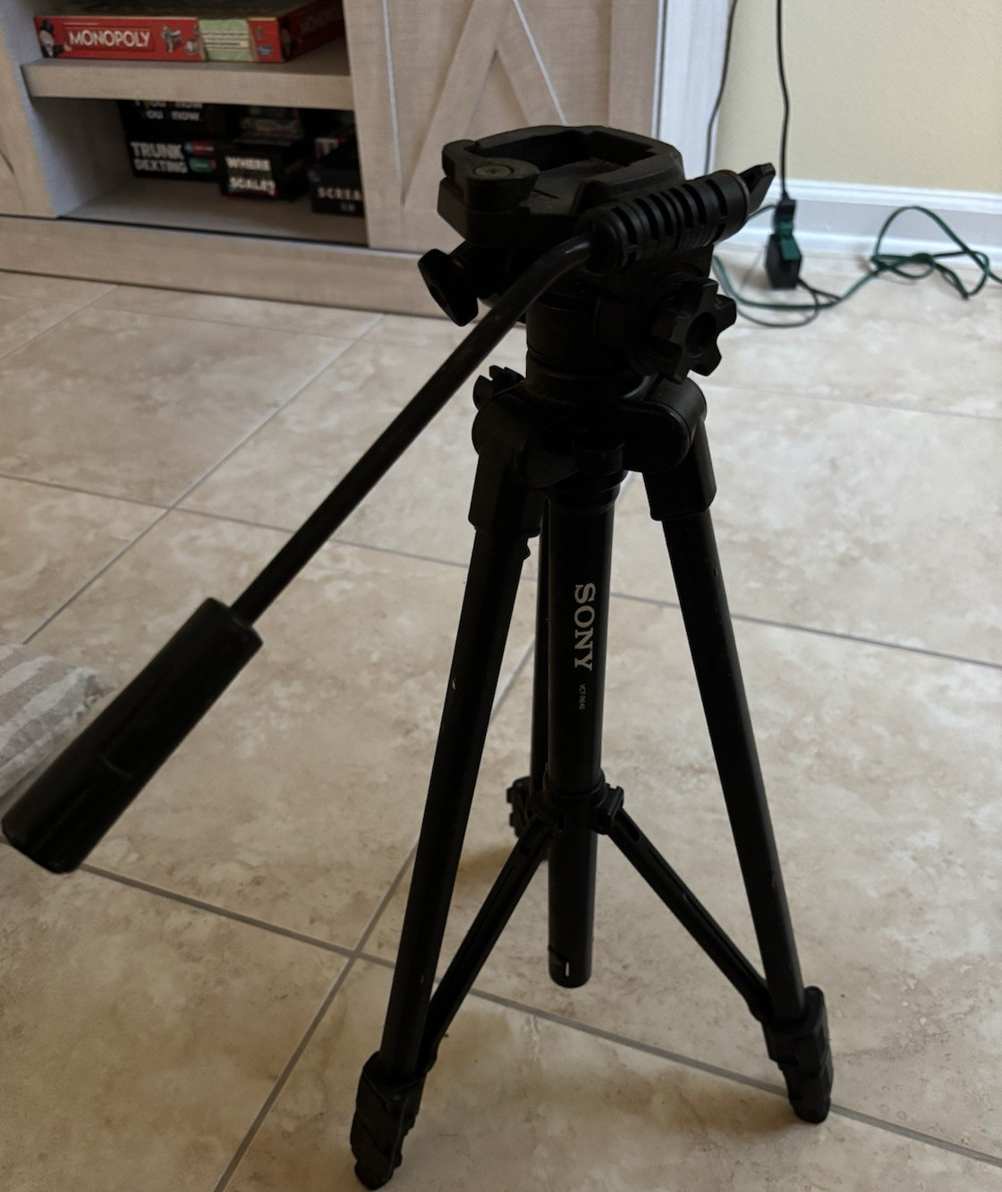 Sony VCT-R640 Aluminum Tripod Pan/Tilt Head Adjustable Legs