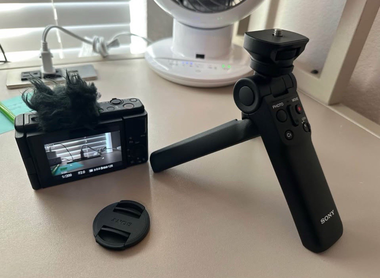 Sony ZV-1F Vlogging Camera – Creators Bundle