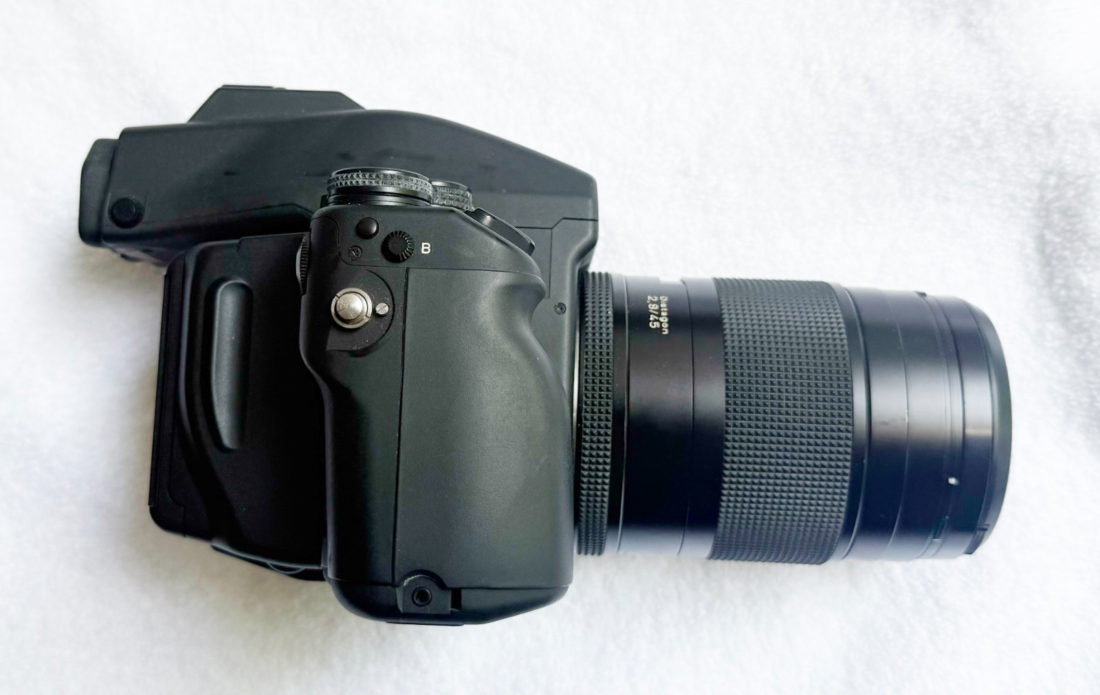 Near Mint, Contax 645 Medium Format SLR Film Camera + 45mm Carl Zeiss lens