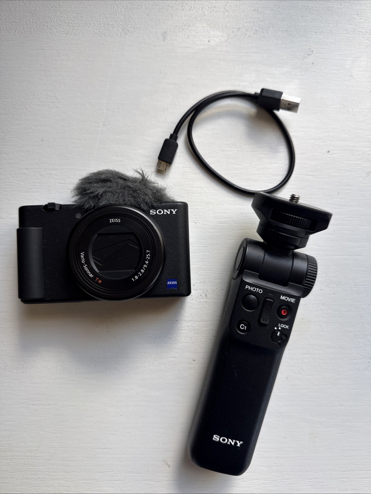 Sony ZV-1F Vlog Camera for Content Creators and Vloggers Black