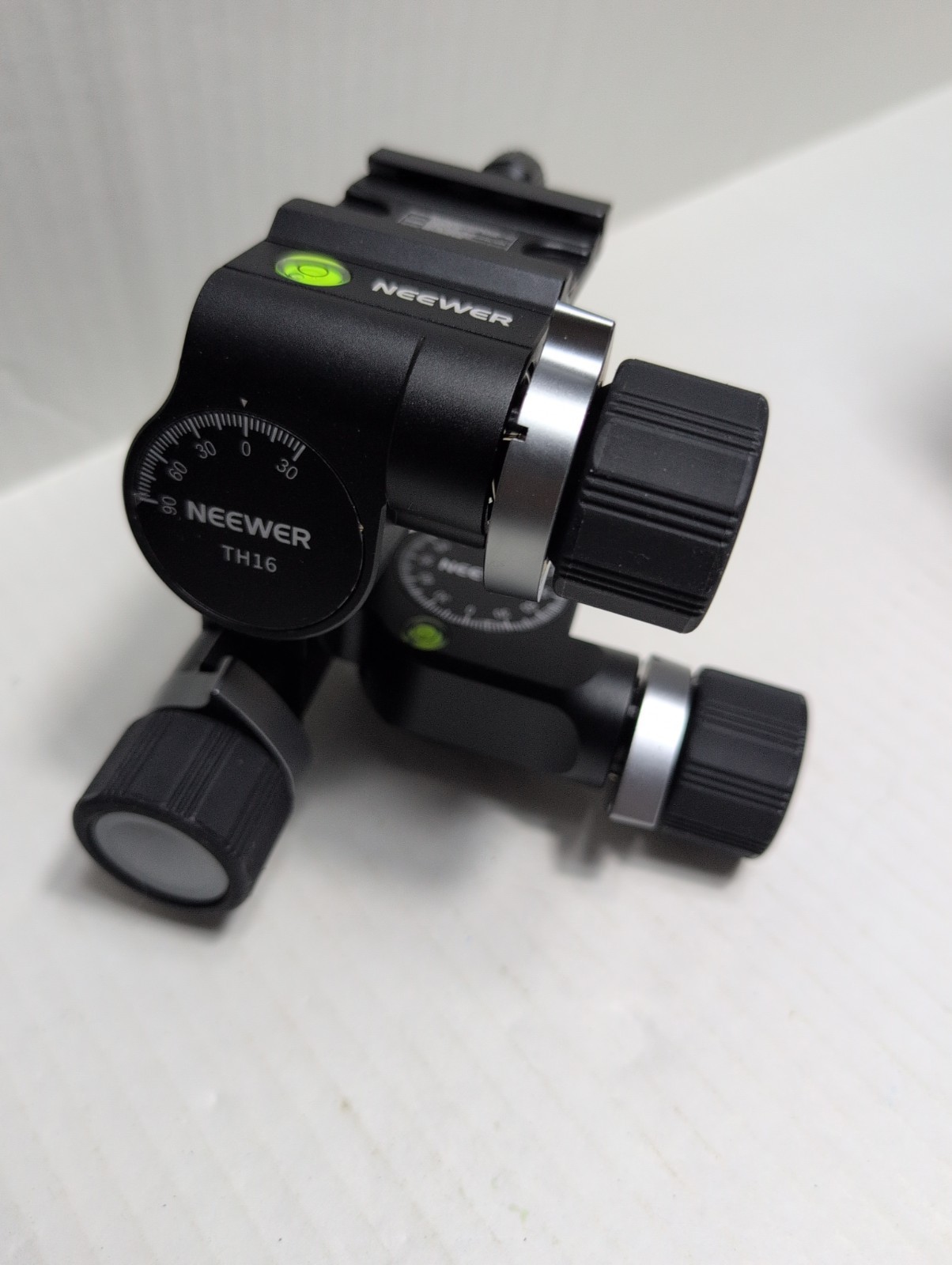 NEEWER TH16 3 Way Geared Tripod Head