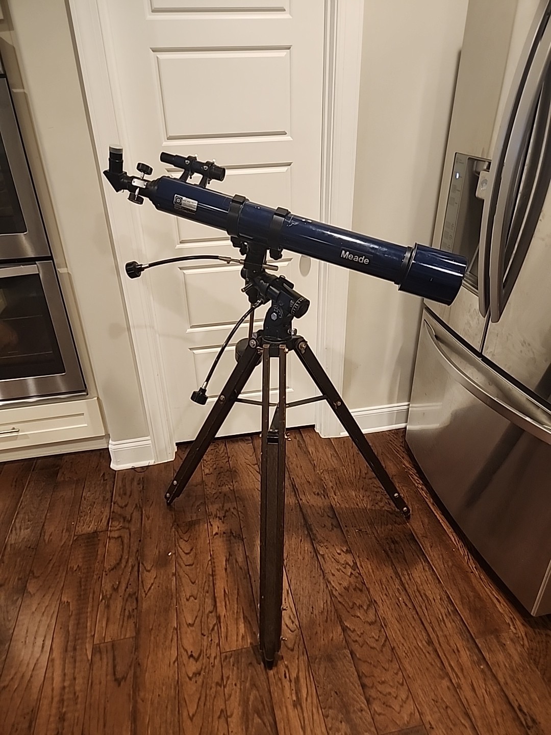 Meade Model 320 80mm f/11 Refractor Telescope – *READ*
