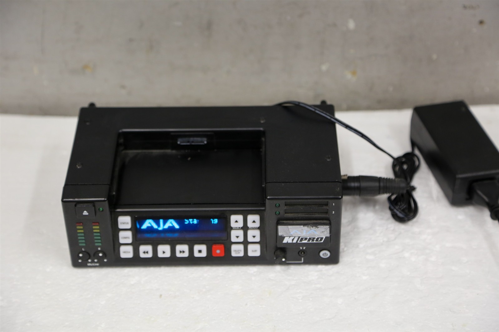 AJA KI PRO RO File-Based HD/SD Video Recorder & Player (w ac adapter)(S17)