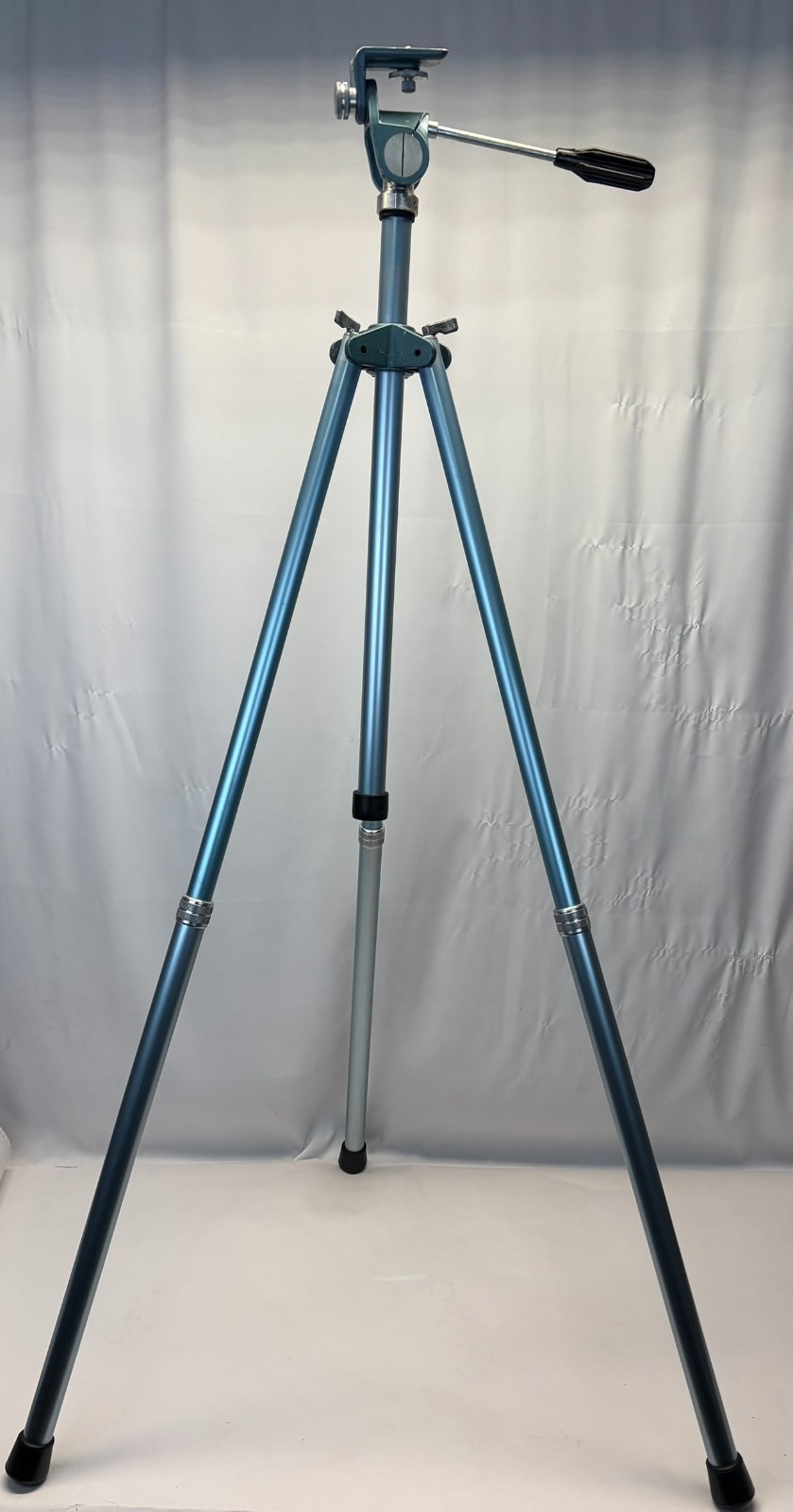 Safe-Lock Flip Lock Model-FL Tripod Blue Aluminum Frame 26″ – 60” – VTG Ex Cond