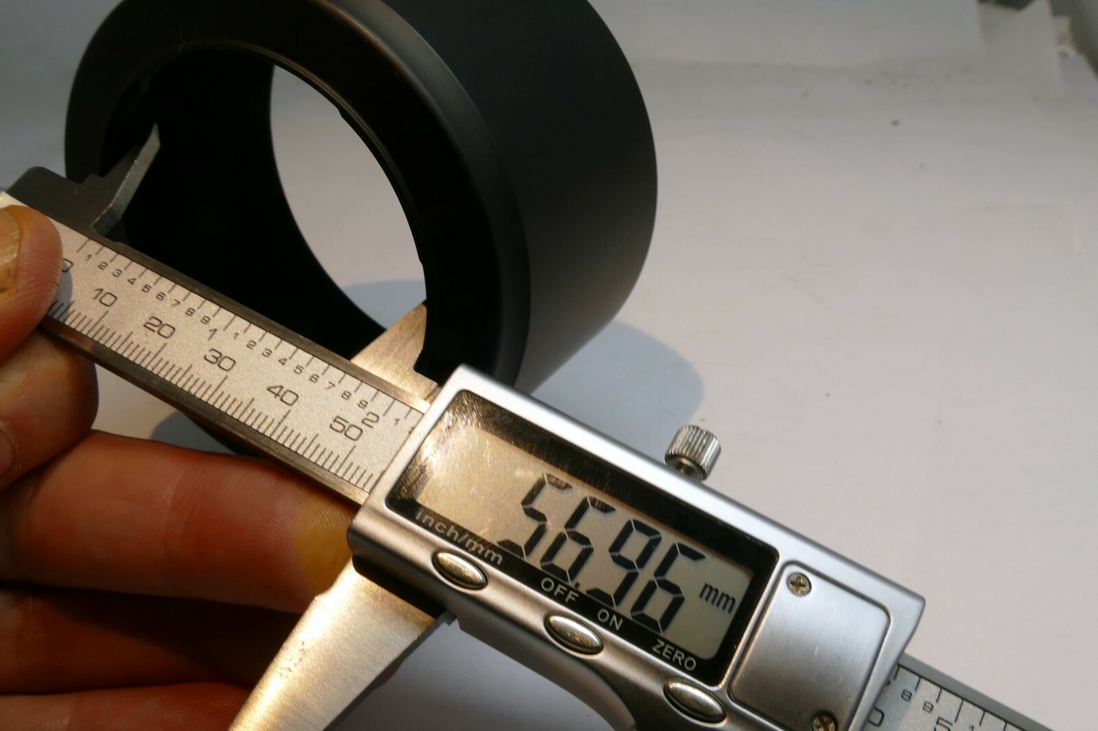 Lens Hood Shade twist on type for 55mm rim