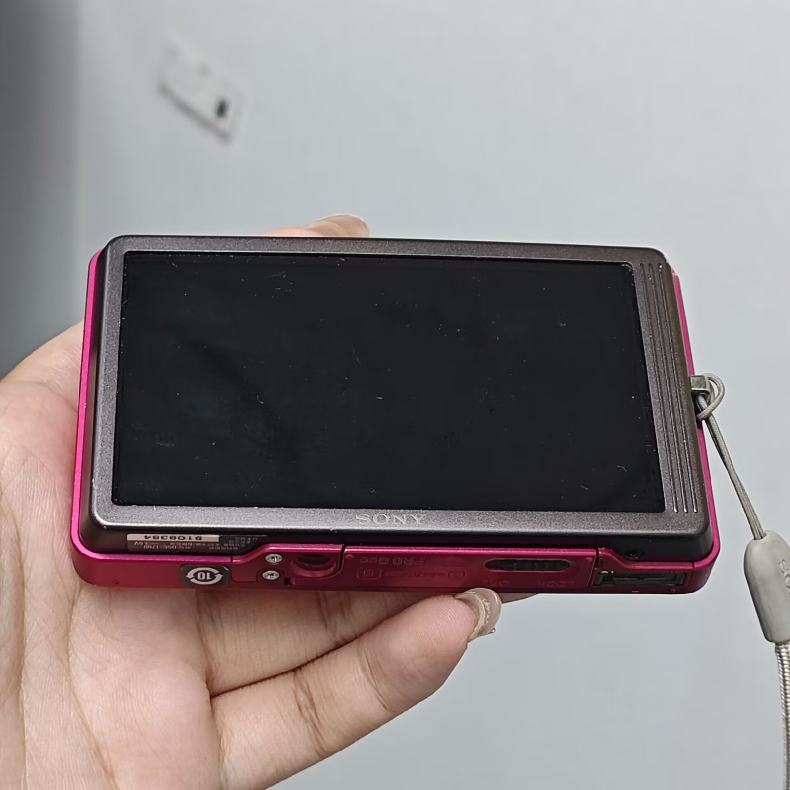 SONY Cyber-shot DSC-T700 Digital Camera 10.10 MP 4X Zoom Touch Screen Pink