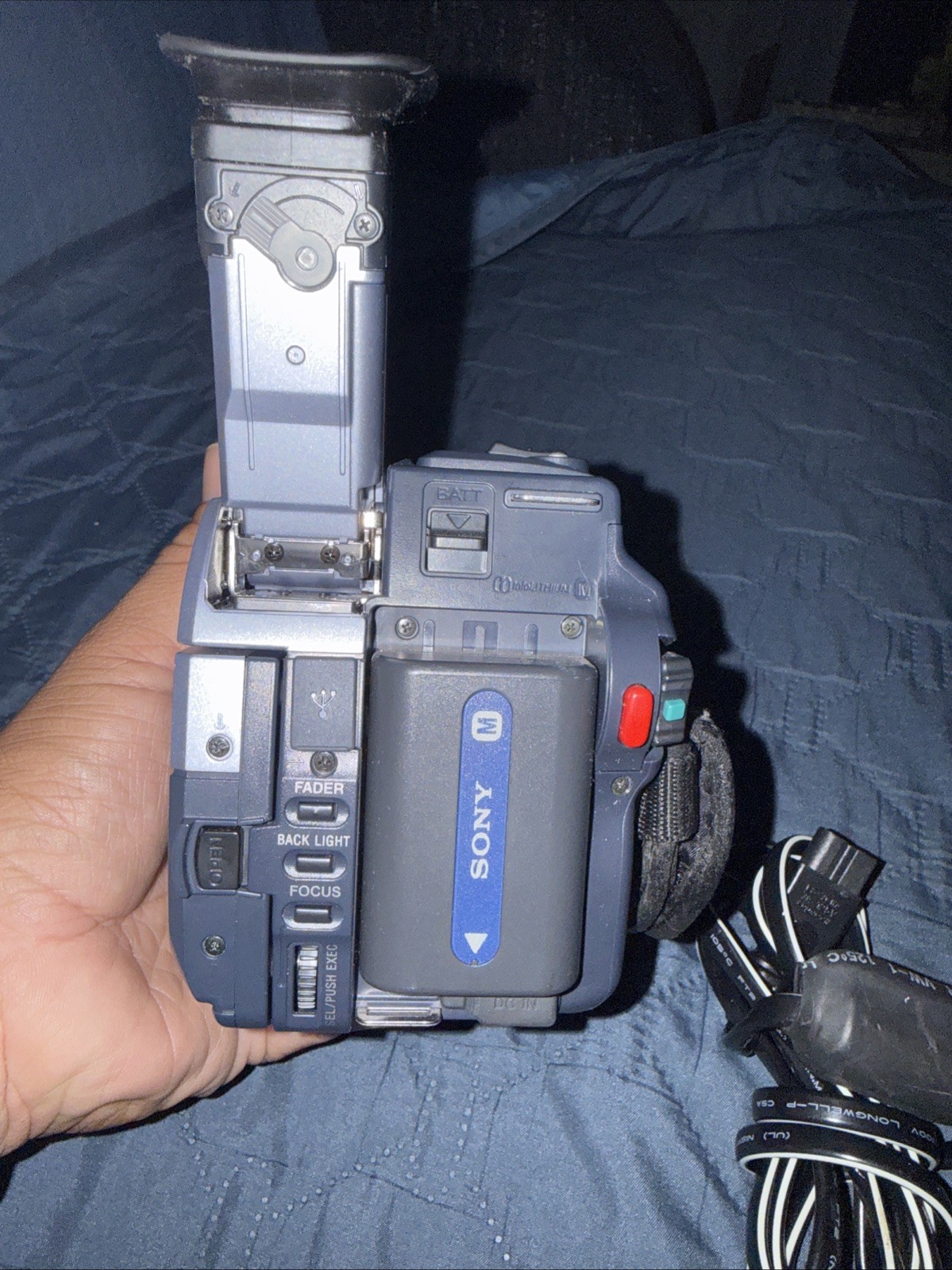 Sony Handycam DCR-TRV140 NTSC Digital 8 w/Nightshot – TESTED W/ Adapter Charger