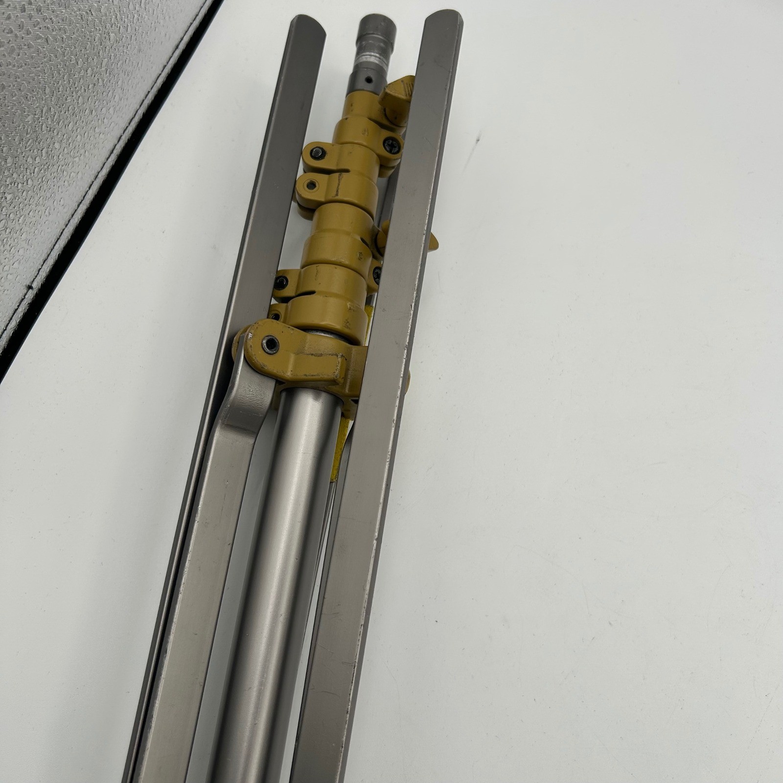 Lowel Omni-Stand Light Stand – See pictures
