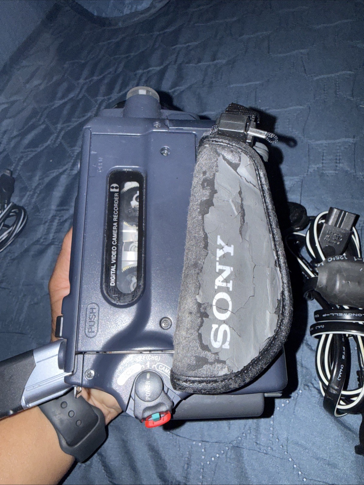 Sony Handycam DCR-TRV140 NTSC Digital 8 w/Nightshot – TESTED W/ Adapter Charger
