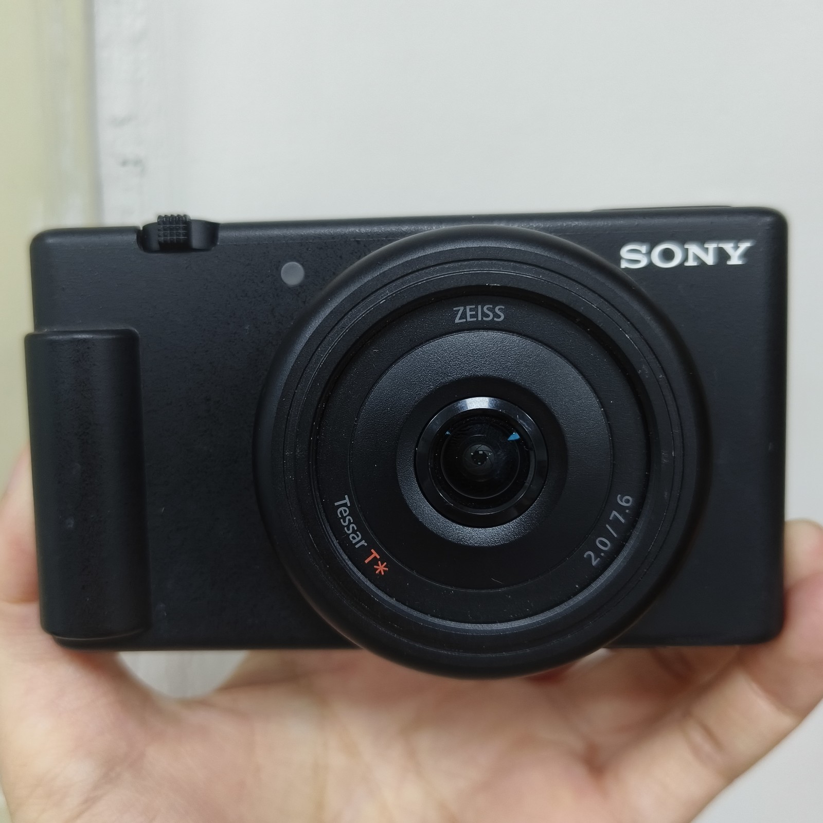 Sony ZV-1F 20.1MP Digital Vlog Camera 20mm Lens 4K Video Touch Screen WiFi Black