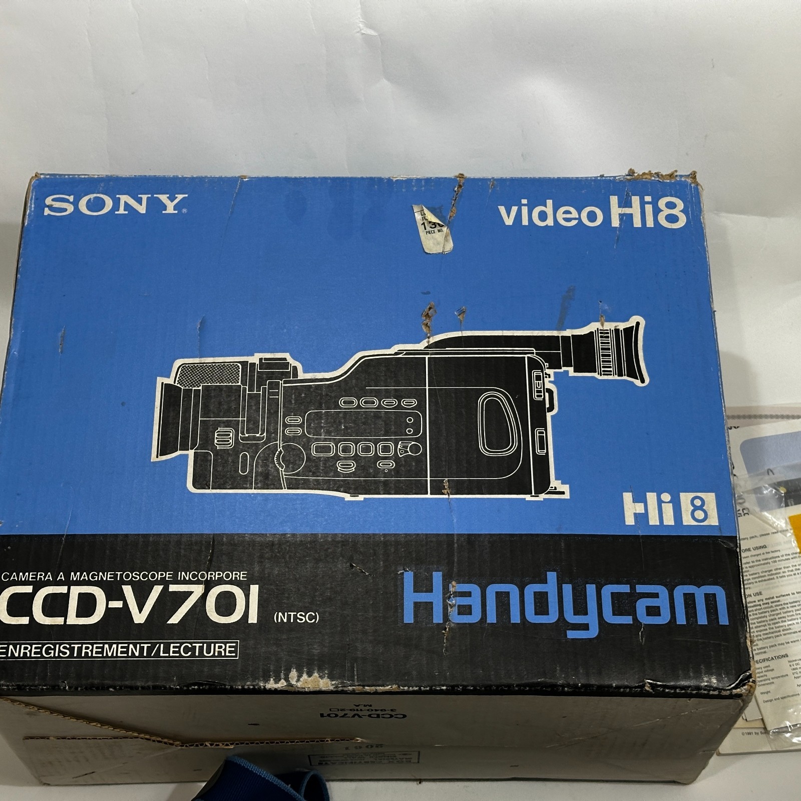 Sony CCD-V701 Video Hi8 Handycam Camcorder Bundle Box Untested