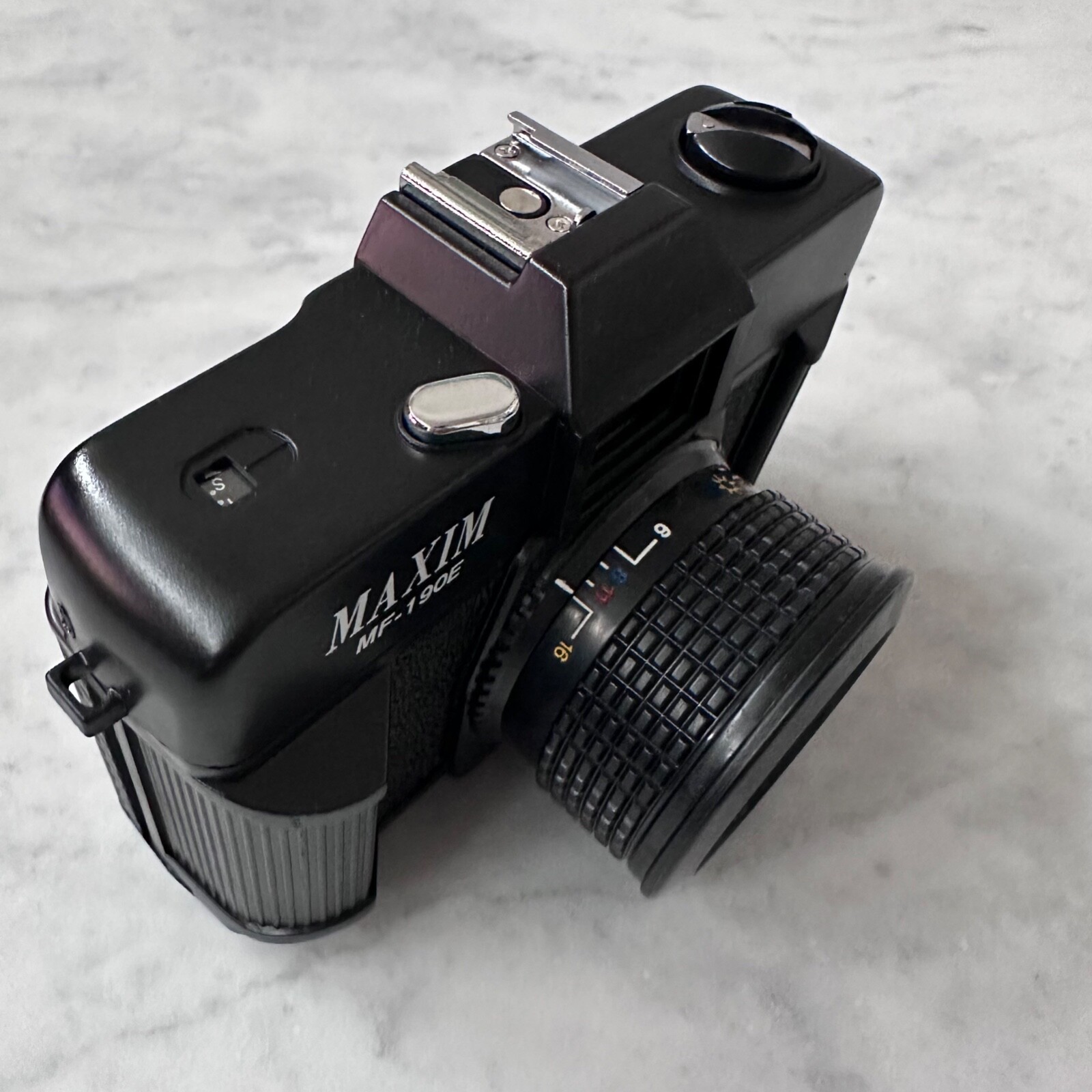 Vintage Maxim 35mm Plastic Toy Camera MF-190E Film 50mm Lens Taiwan – NOT TESTED