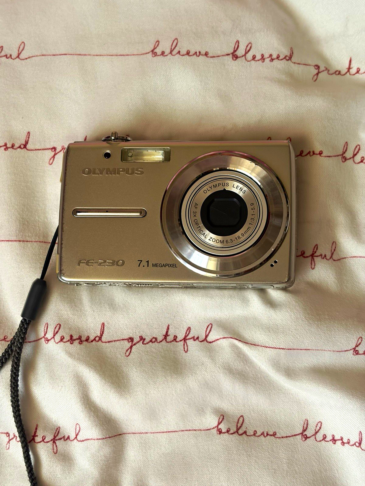 Olympus FE-230 7.1MP Digital Camera Silver 3x Zoom 2.5in LCD – CHARGER INCLUDED