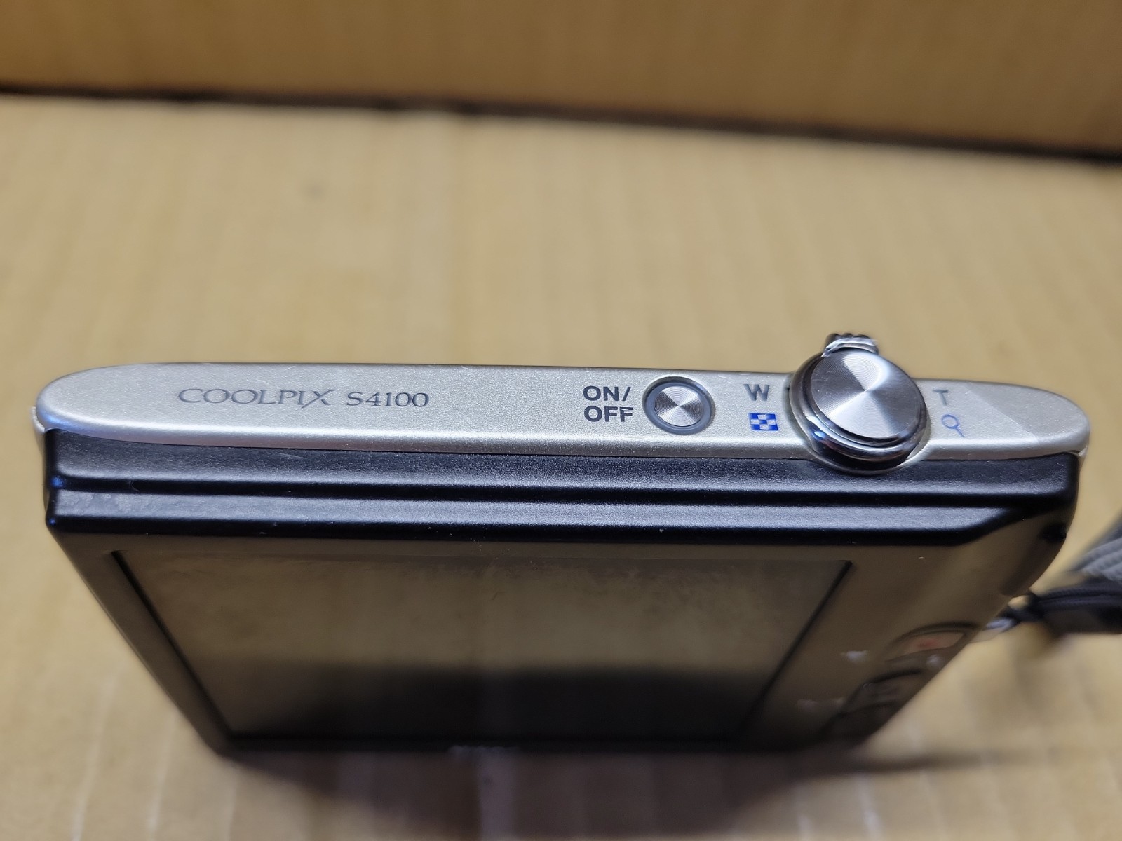 Nikon Coolpix S4100 14mp silver Digital Camera W Battery B12