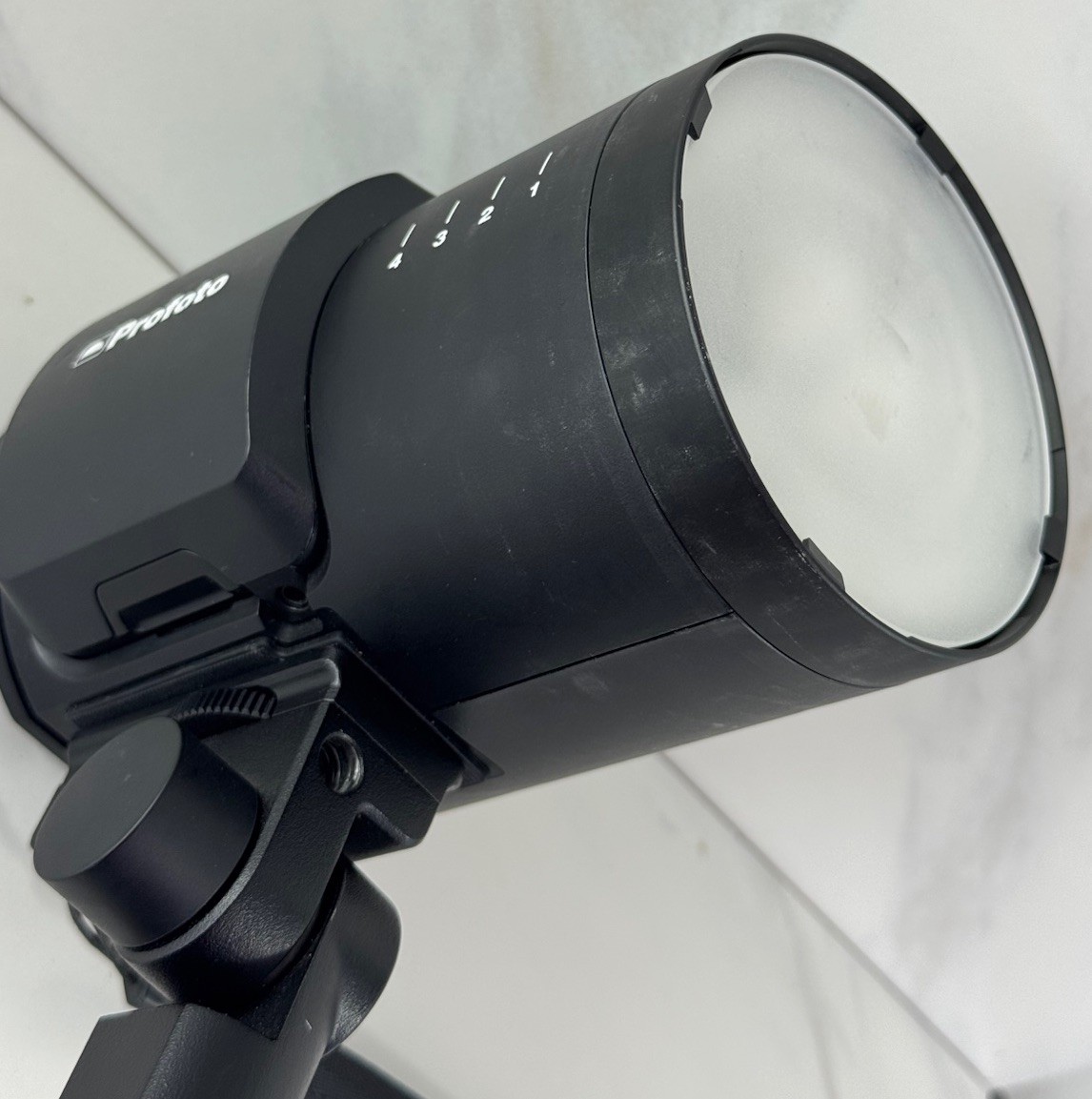 Compact Profoto B10 Off Camera Flash & Continuous Light + Battery, Case