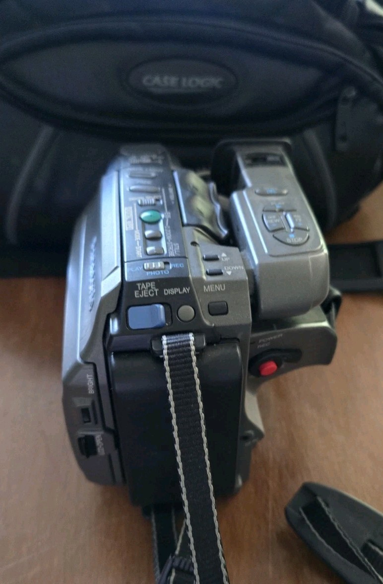 Panasonic Palmcorder Vhsc Camcorder 300x Digital 26x Zoom Lens Untested With Bag
