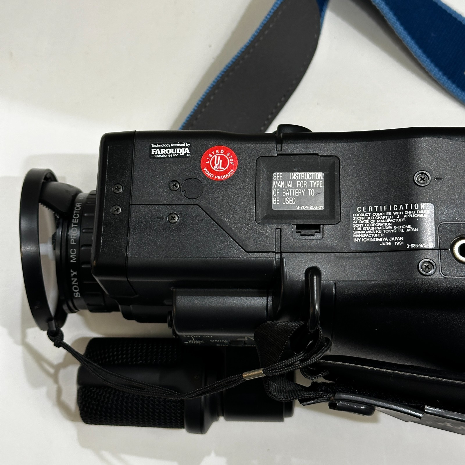 Sony CCD-V701 Video Hi8 Handycam Camcorder Bundle Box Untested