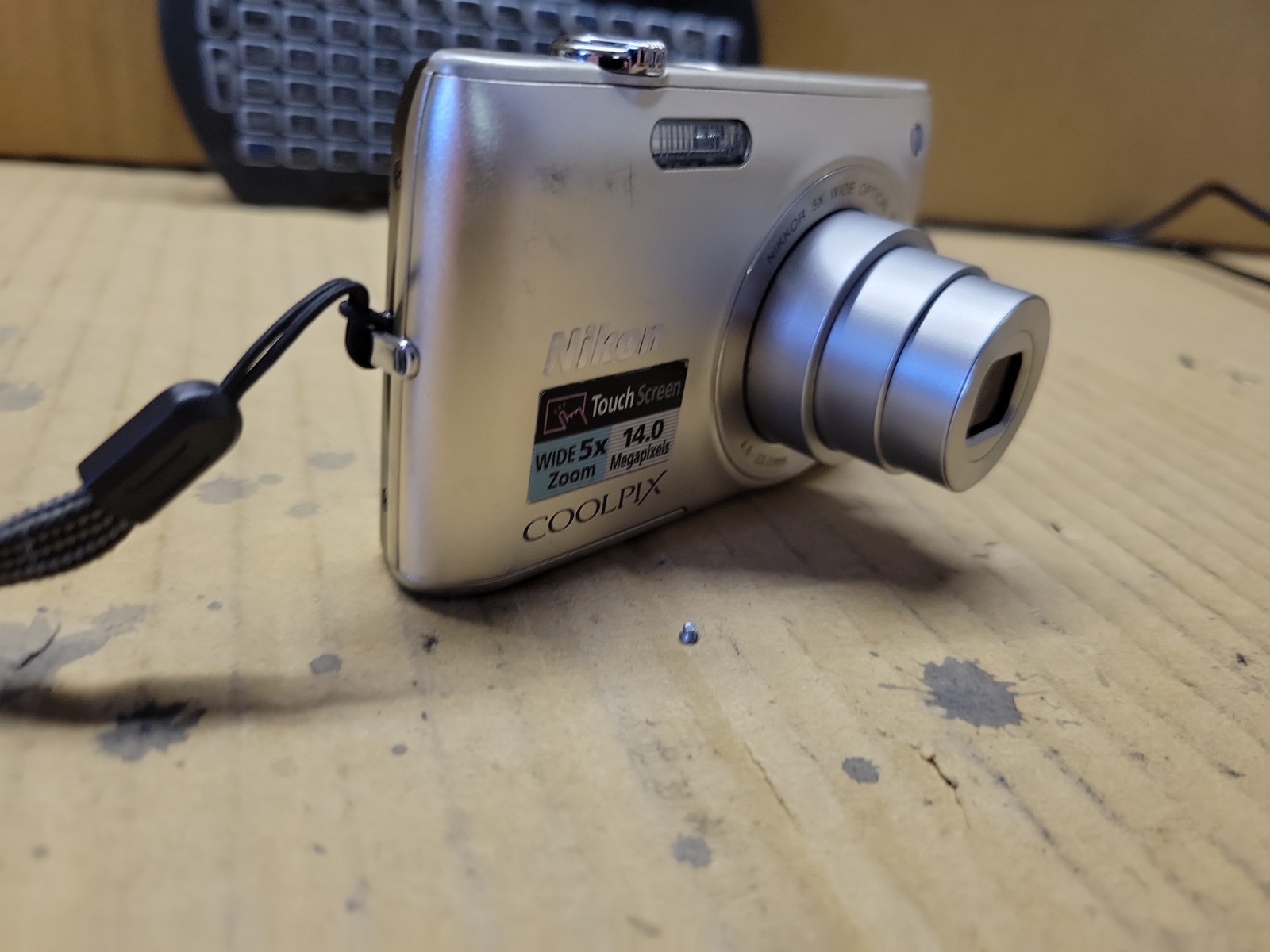 Nikon Coolpix S4100 14mp silver Digital Camera W Battery B12