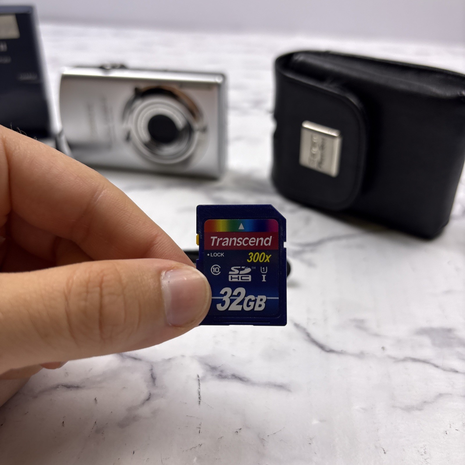 Canon PowerShot SD 880 IS Digital ELPH 10.0MP 4x W 2 Batteries & SD Card Tested