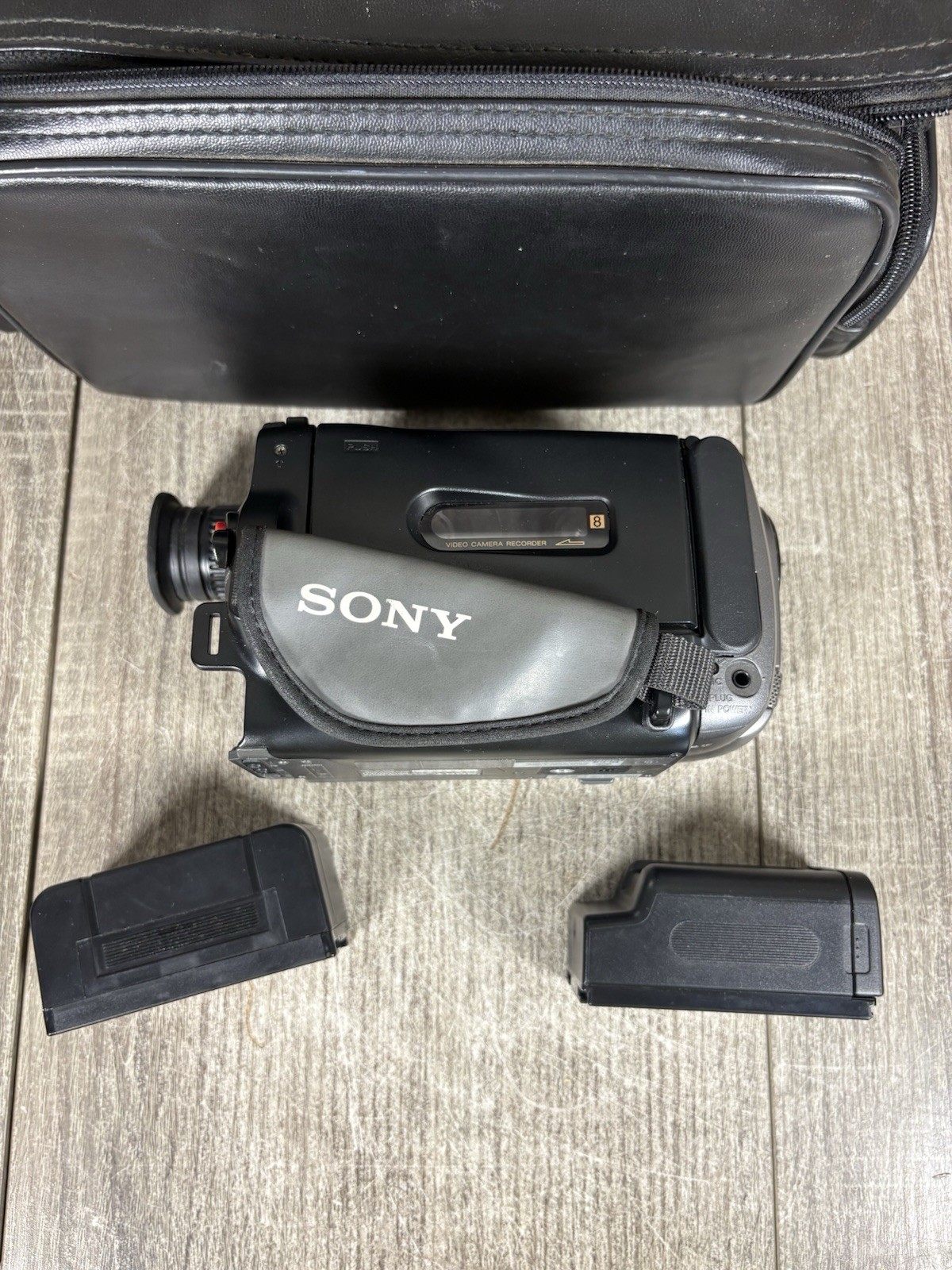 Sony Handycam CCD-TRV22 Video8 Standard Definition Camcorder (Silver) No Battery