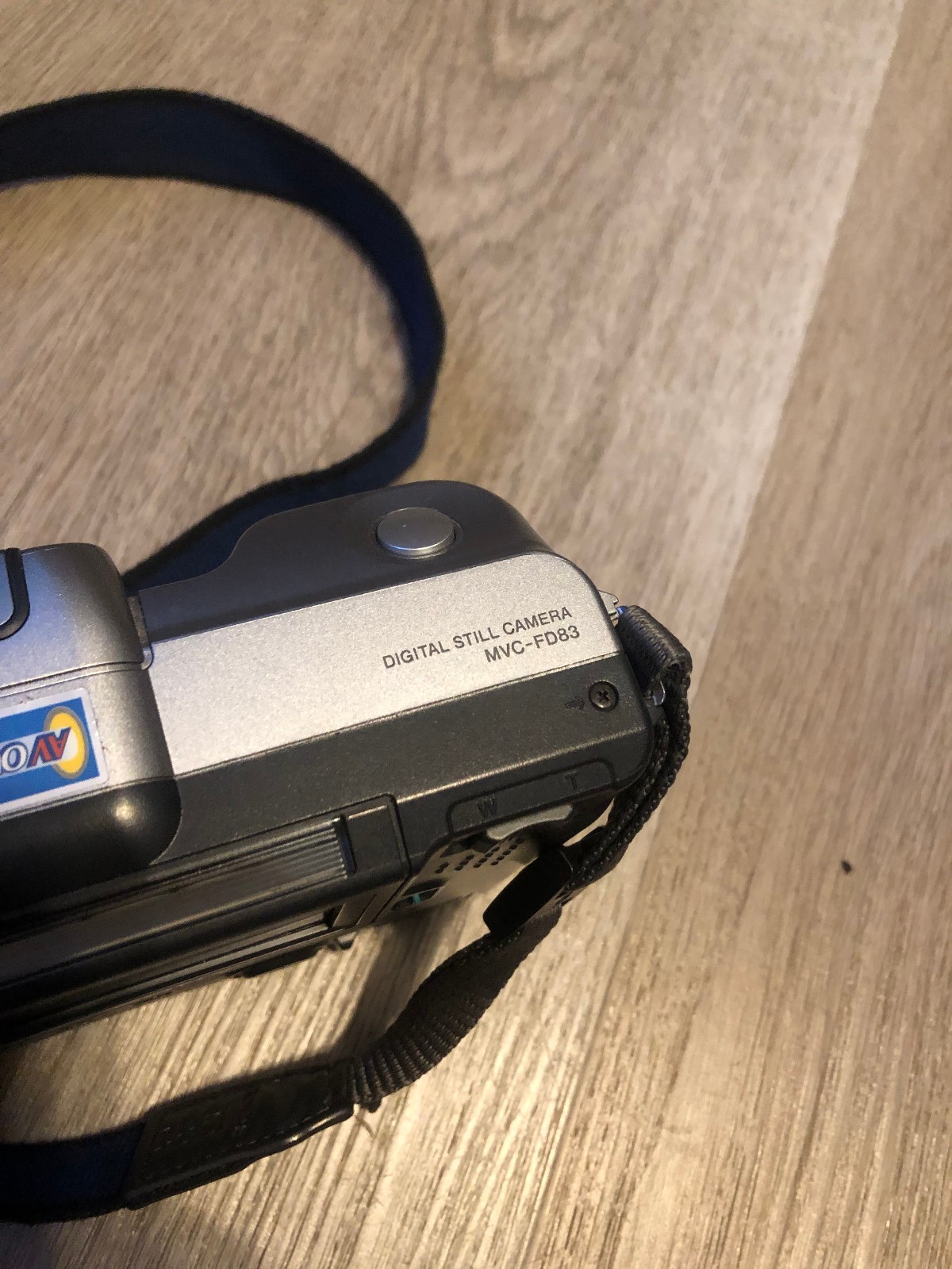 Sony Mavica MVC-FD83 0.9MP Digital Camera – Silver (MVCFD83) Camera Only .