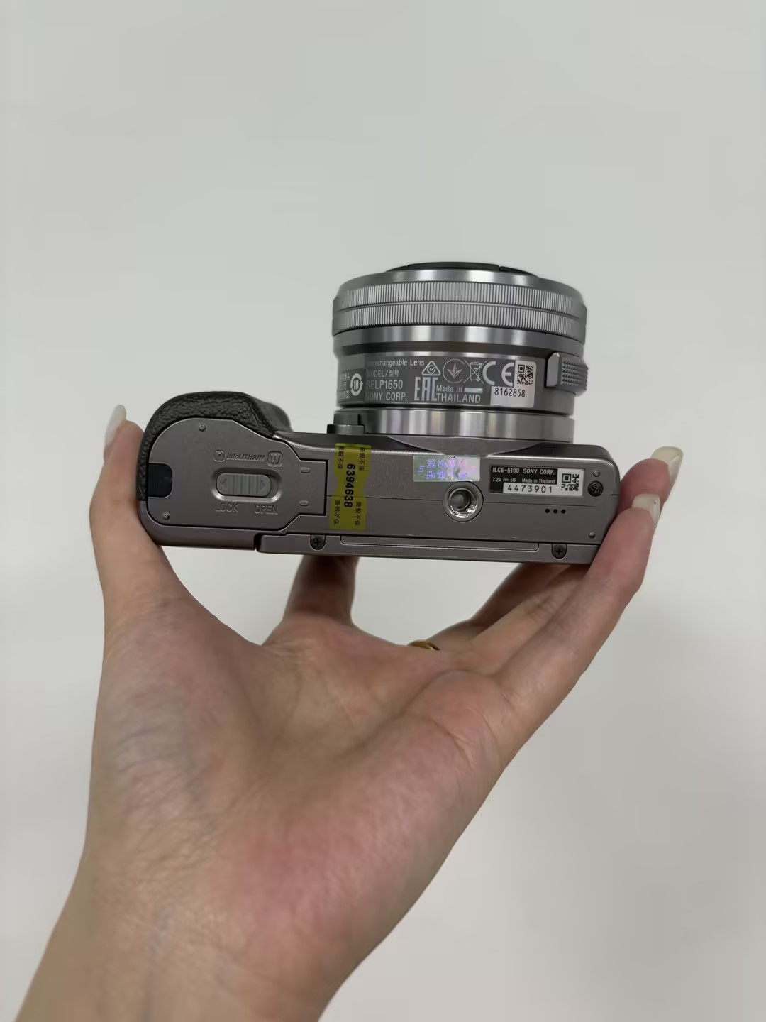 Sony Alpha a5100 24.3MP Mirrorless Digital Camera w/16-50mm Lens excellent