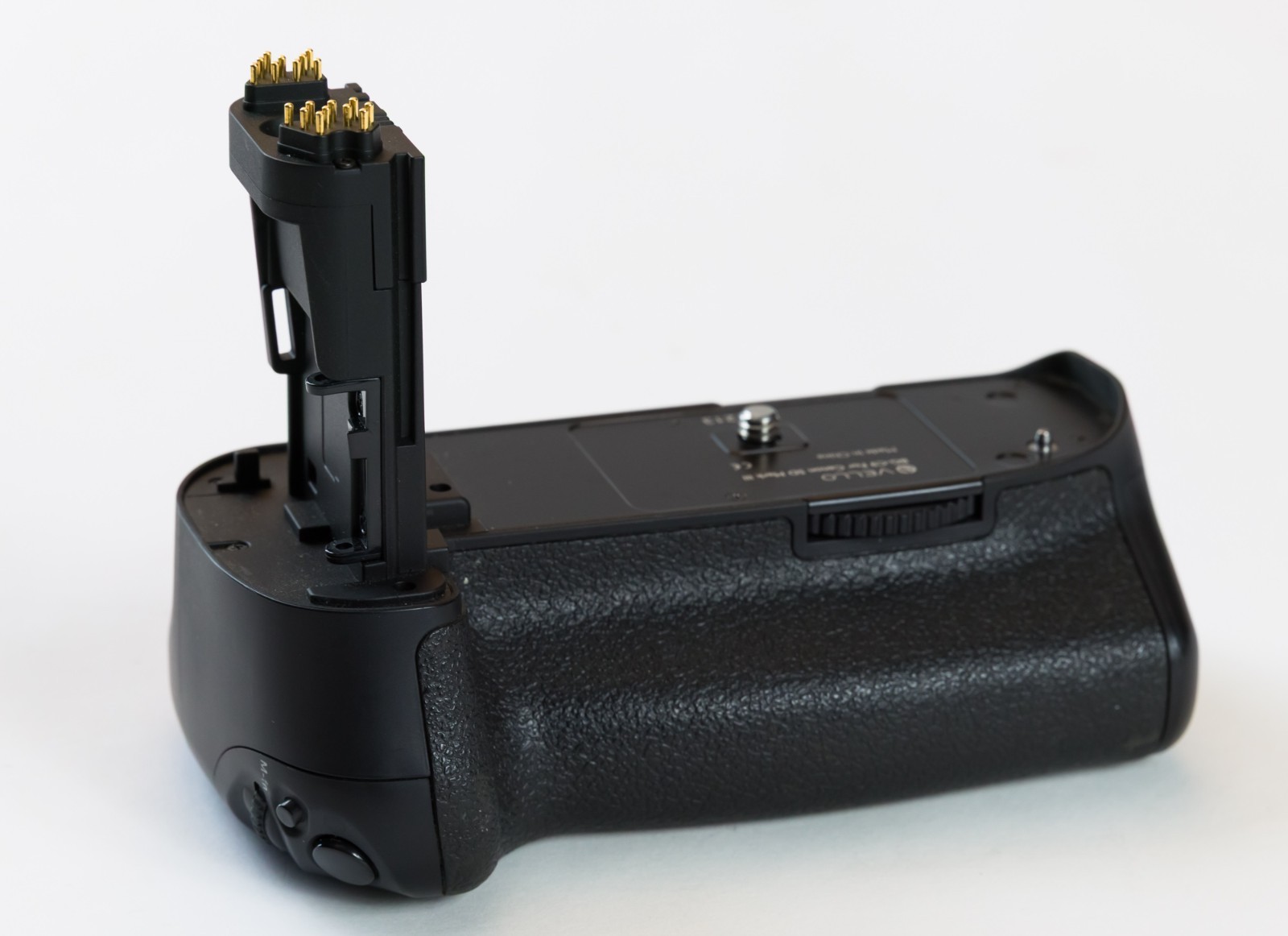 Vello BG-C9 Battery Grip for Canon 5D Mark III, 5DS, and 5DS R Cameras