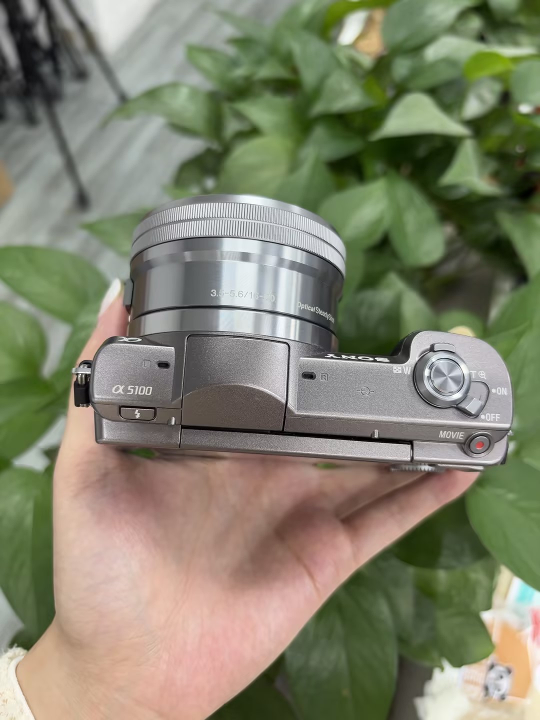 Sony Alpha a5100 24.3MP Mirrorless Digital Camera w/16-50mm Lens excellent