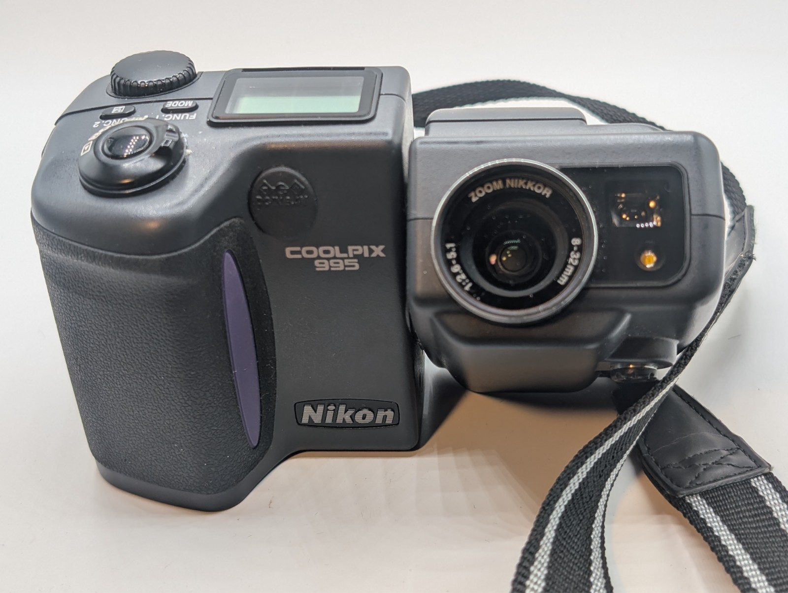 Nikon COOLPIX 995 3.2MP 4x Zoom Vintage Digital Camera TESTED