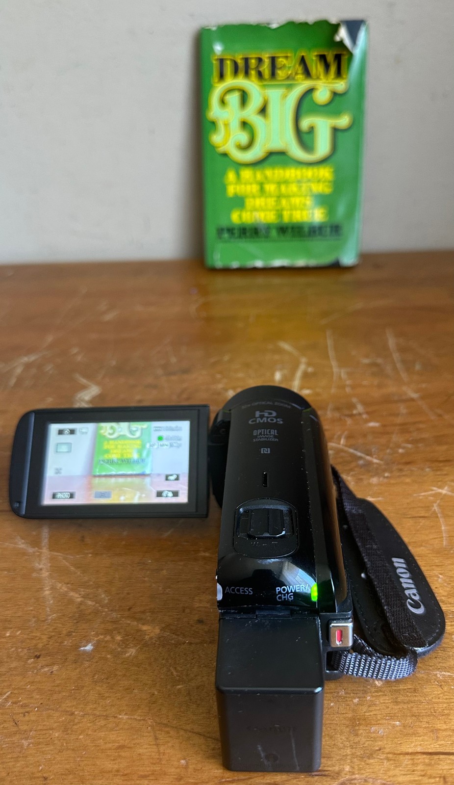 Canon Vixia HF R62 Full HD 3.2MP CMOS 32x Optical Zoom Video Handycam Camcorder