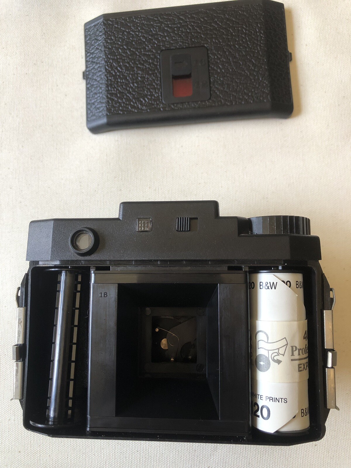 HOLGA 120 SF – = Medium format SLR Film Camera with lens & flash –