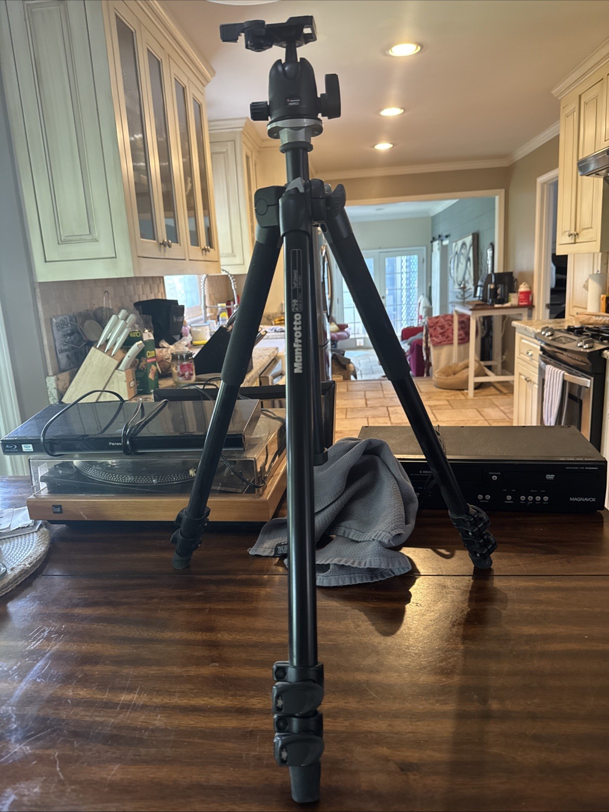 Manfrotto 290 MT294A3 Alum Tripod w/ Manfrotto496R 3Way Pan Tilt Head Cannon