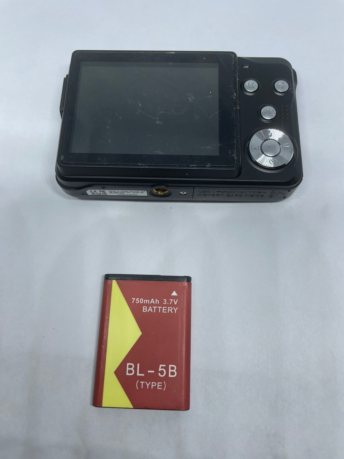 DIGITAL LENS 30 MEGA PIXELS CAMERA 2.7″ SCREEN