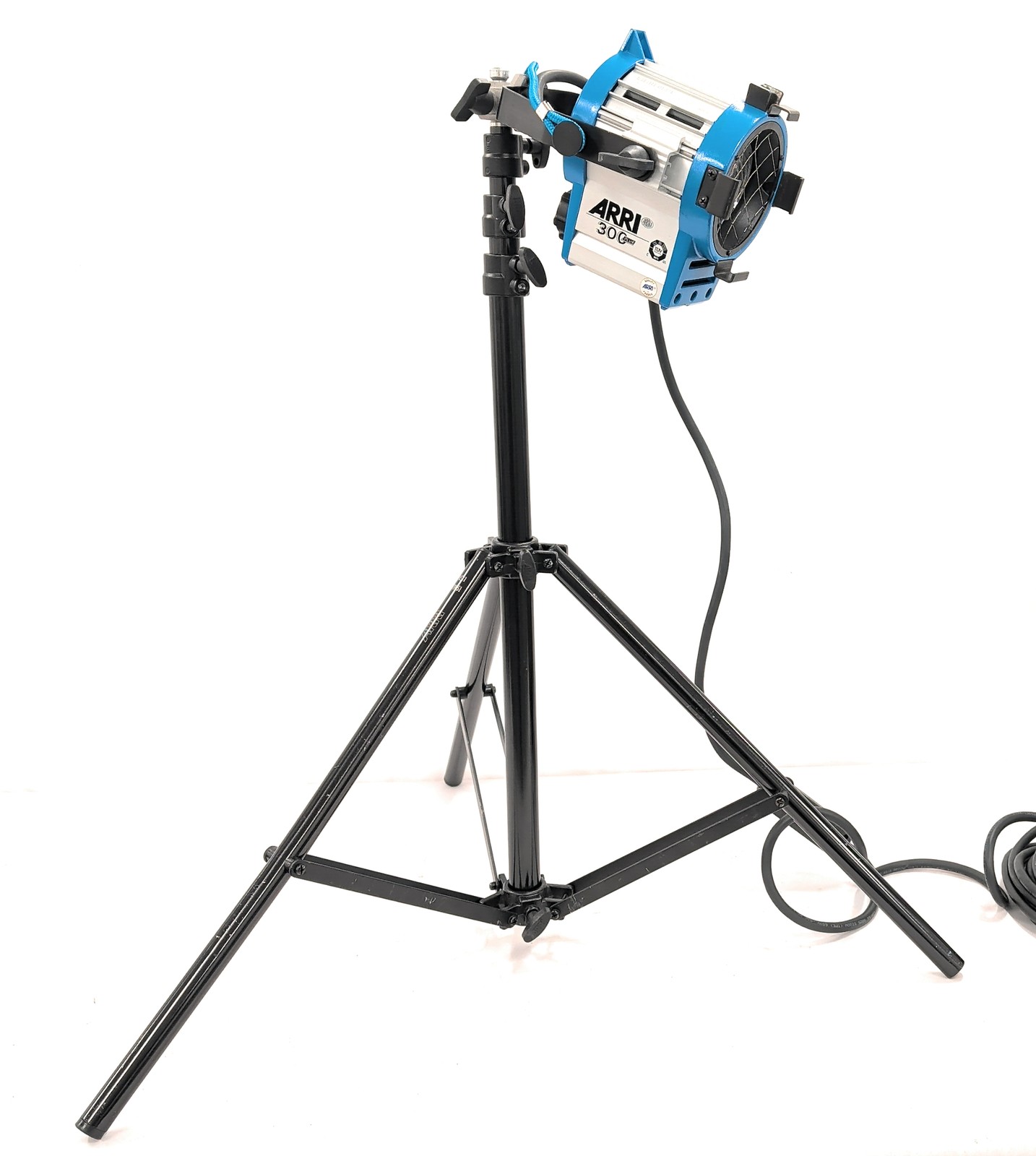 Pack of 4 Arri Lightweight Spotlight 150 & 300 Plus w/ Tripods and Travel Case