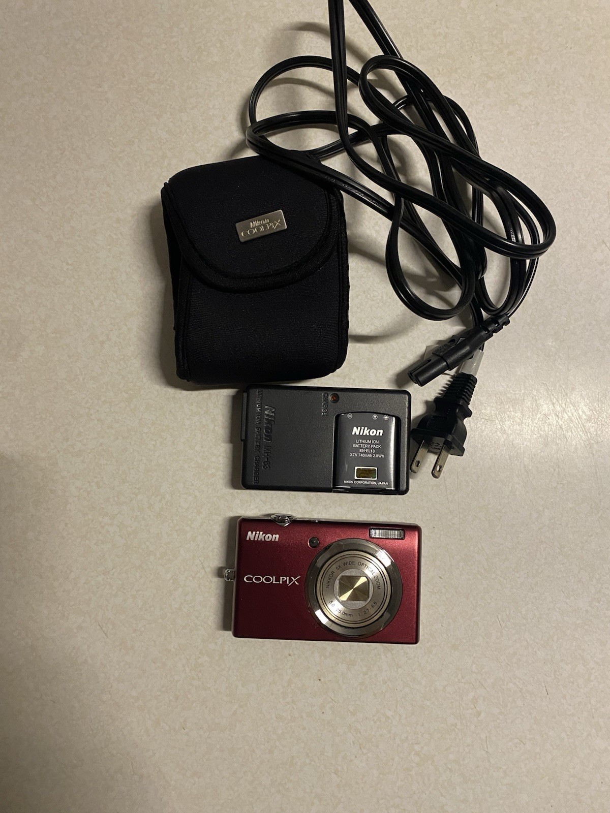 Nikon Coolpix S570 Digital Camera