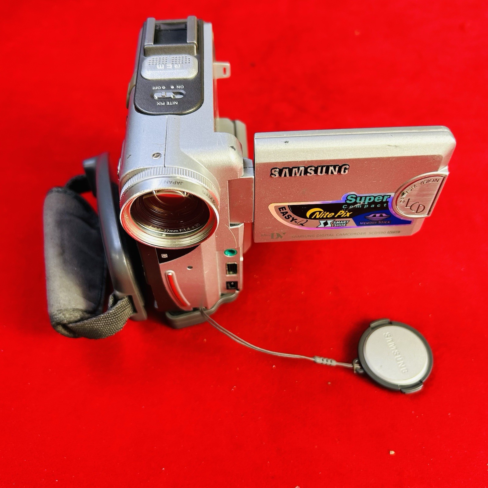 Samsung SCD590 MiniDV Camcorder 400x Digital Zoom LCD Built-in Mic Silver Tested