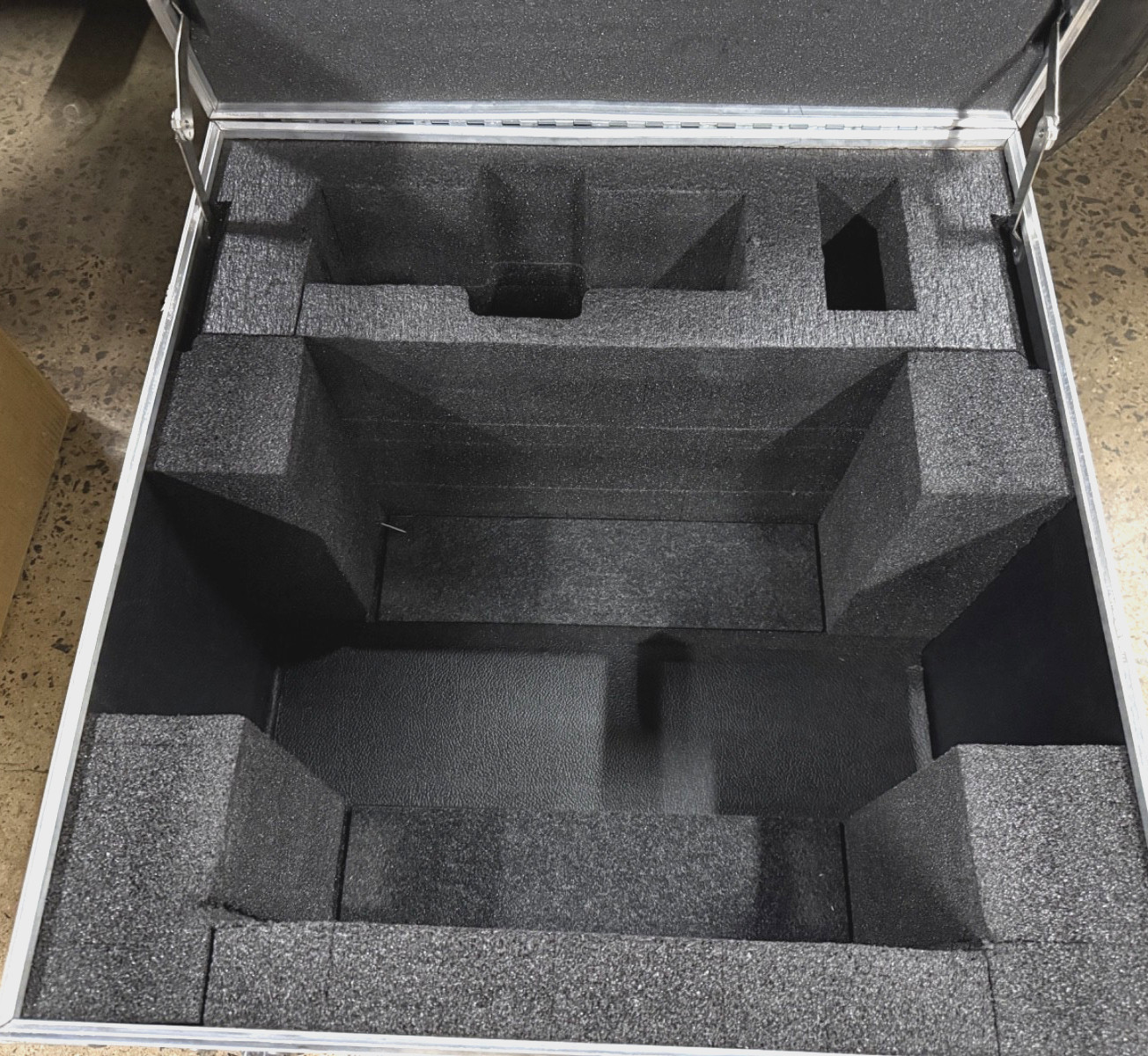 A&J Cases 24″x24″x20″ Codex Vault Transport Case w/ Wheels & Pull-out Handle